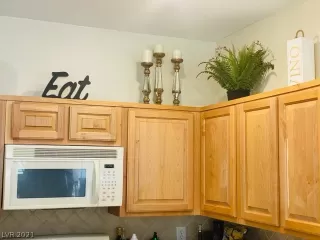 Photo #5: 2351528 Listing