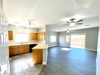 Photo #5: 2351561 Listing 