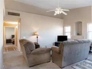 Photo #5: 2351575 Listing