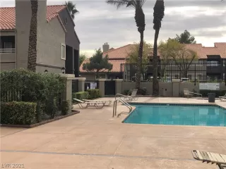 Photo #4: 2351589 Listing 