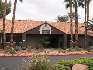 Photo #5: 2351589 Listing 