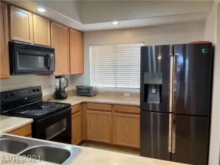 Photo #5: 2351604 Listing