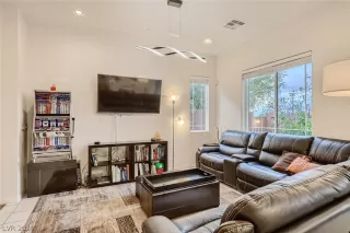 Photo #6: 2351719 Listing 