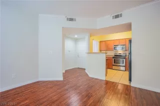 Photo #6: 2351735 Listing 