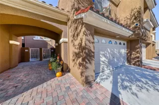 Photo #2: 2351753 Listing