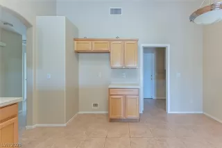 Photo #6: 2351770 Listing