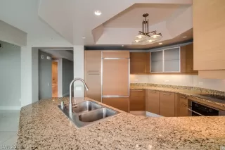 Photo #6: 2351793 Listing