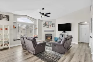 Photo #2: 2351804 Listing