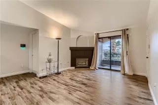 Photo #2: 2351816 Listing