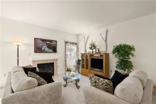 Photo #4: 2351823 Listing