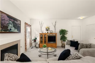 Photo #5: 2351823 Listing