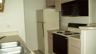 Photo #3: 2351851 Listing 