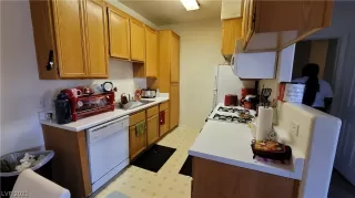 Photo #6: 2351869 Listing