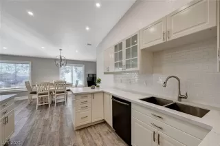 Photo #2: 2351930 Listing