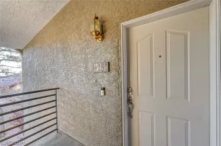 Photo #5: 2351930 Listing