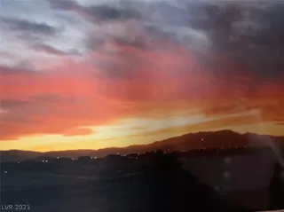 Photo #2: 2351969 Listing