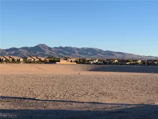 Photo #3: 2351969 Listing