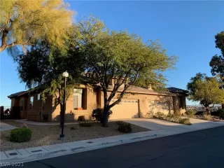 Photo #4: 2351969 Listing