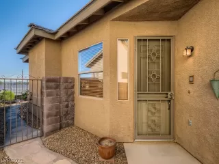 Photo #5: 2351969 Listing