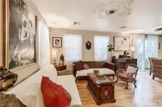 Photo #2: 2351982 Listing 
