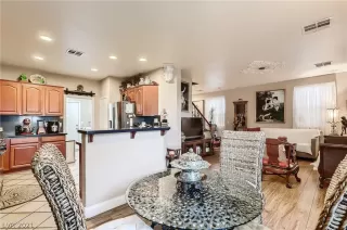 Photo #5: 2351982 Listing 