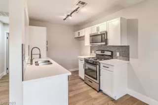 Photo #2: 2351998 Listing 