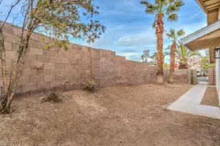 Photo #5: 2351998 Listing 