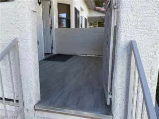 Photo #4: 2352009 Listing 