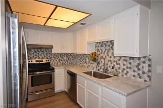 Photo #2: 2352027 Listing