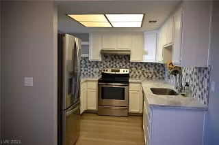 Photo #3: 2352027 Listing