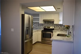 Photo #4: 2352027 Listing