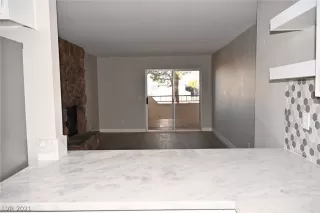 Photo #5: 2352027 Listing