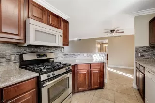 Photo #4: 2352080 Listing