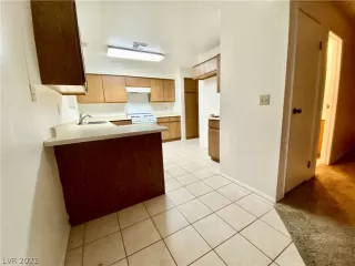 Photo #5: 2352121 Listing
