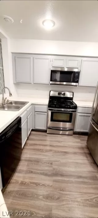 Photo #3: 2352170 Listing