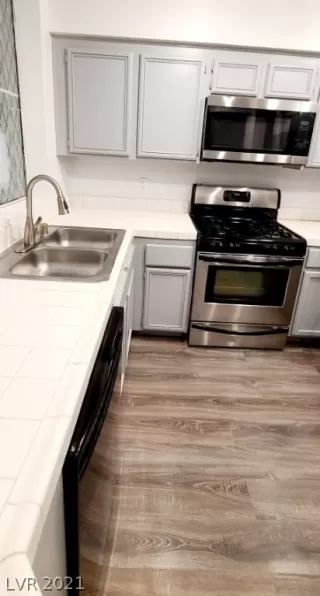 Photo #4: 2352170 Listing