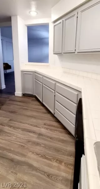 Photo #5: 2352170 Listing