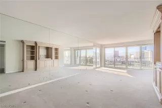 Photo #1: 2352173 Listing