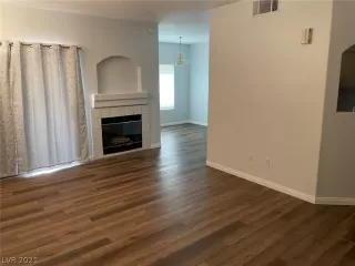 Photo #4: 2352192 Listing