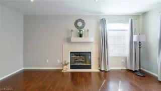 Photo #5: 2352252 Listing