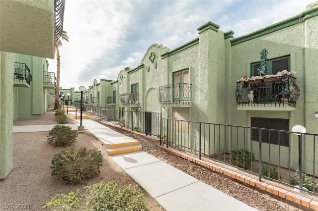 MLS: 2352266 Condo For Sale