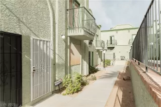 Photo #1: 2352266 Listing 