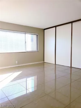 Photo #6: 2352283 Listing