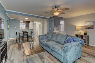 Photo #5: 2352301 Listing 