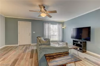 Photo #6: 2352301 Listing 