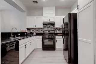 Photo #4: 2352319 Listing