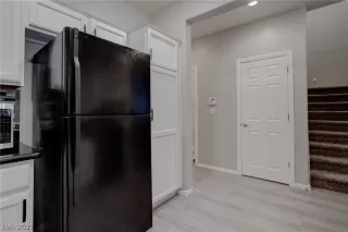 Photo #6: 2352319 Listing