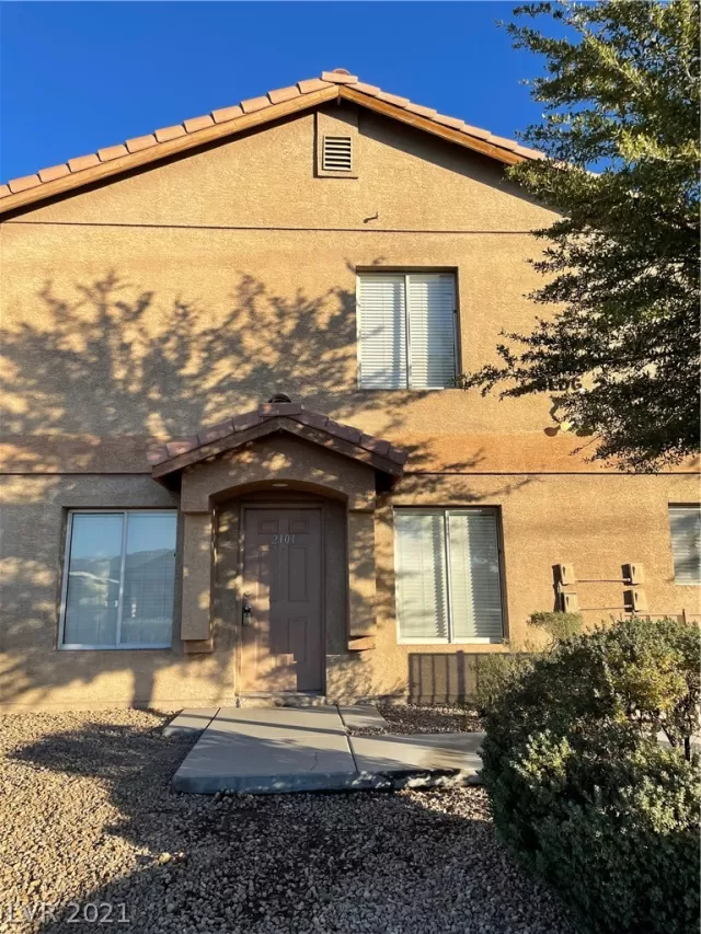 MLS: 2352328 Condo For Sale