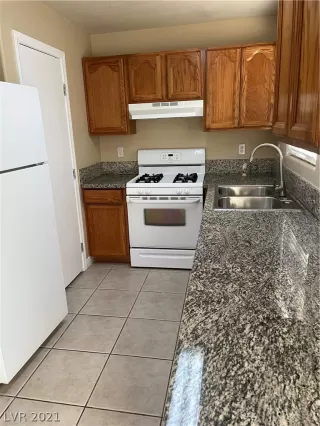 Photo #4: 2352328 Listing 