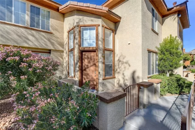 MLS: 2352352 Condo For Sale